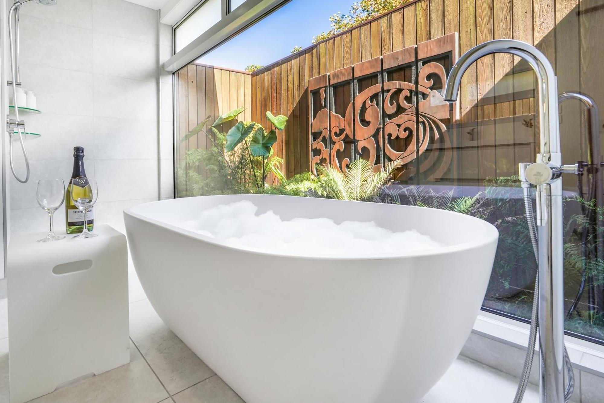 River View Retreat, Luxury & Central - By Kosh Bnb Hamilton Eksteriør bilde
